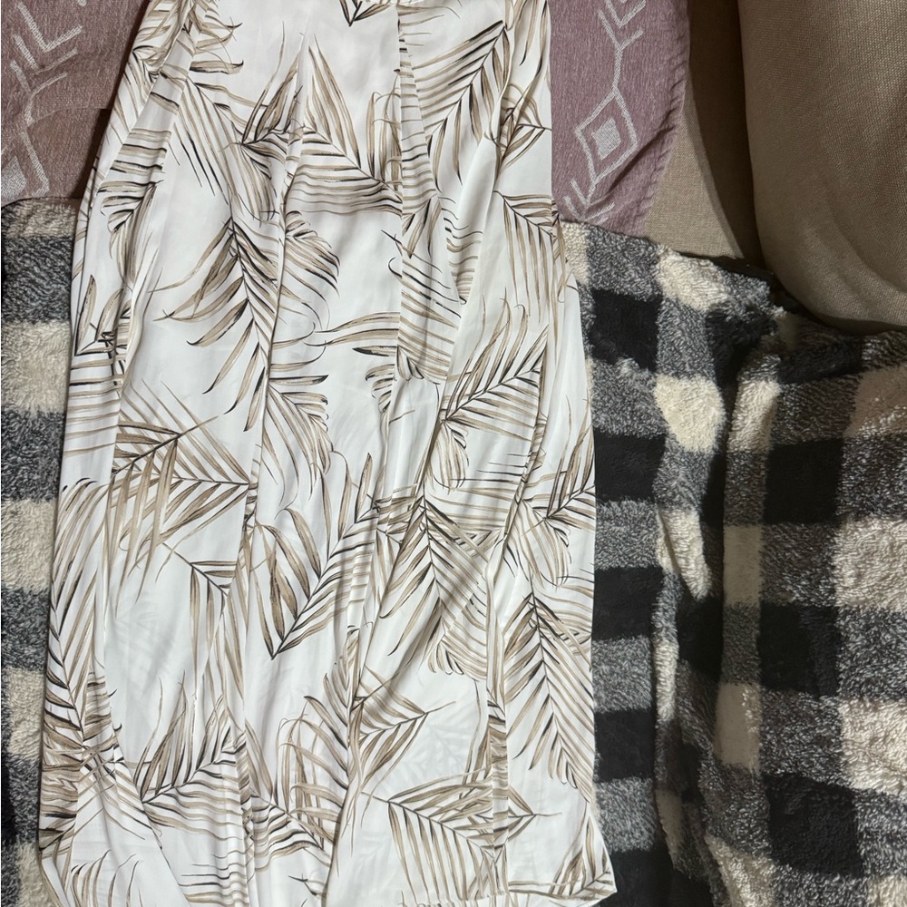 White House Black Market White and Tan Leaf Maxi Skirt